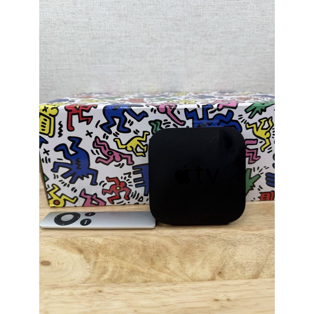 Apple A1469 TV 3rd Gen HD Wi-Fi Steaming Device W/White Remote No Cable